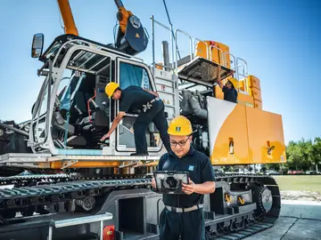 Bauer Far East Group: Parts and Service Employees